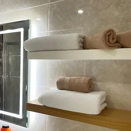 Smf Suites 2+1 Apartman *